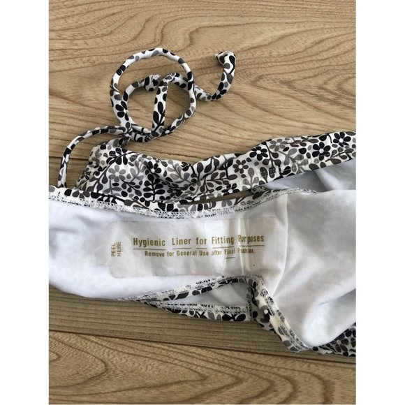 3/$35 Old Navy white and black floral print bikini - Picture 3 of 3